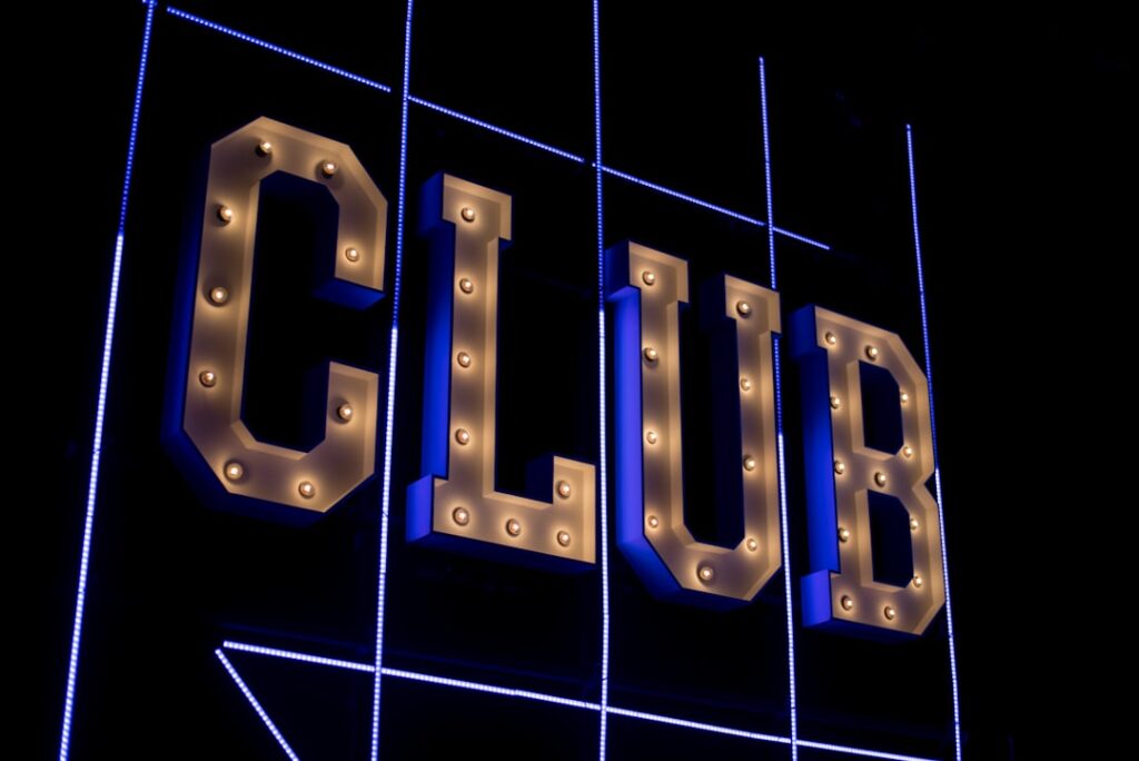 Claude vs GPT-4 code — photo by Oscar Sutton on Unsplash