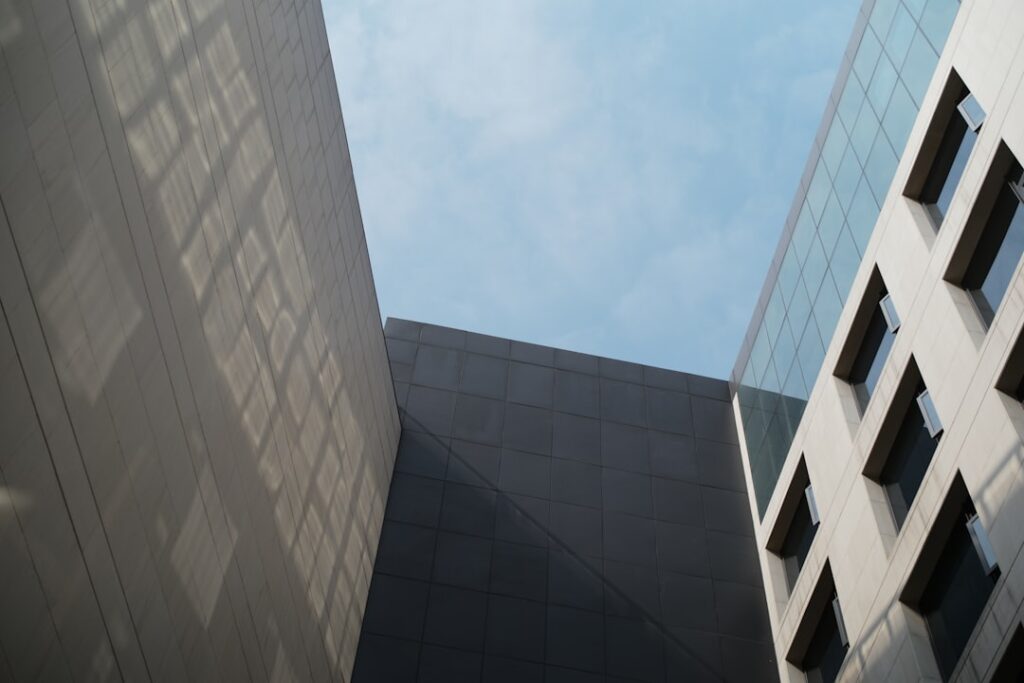 LangChain vs LlamaIndex vs Plain Python: Choosing Your AI Framework Architecture LangChain vs LlamaIndex architecture — photo by yanmin yang on Unsplash