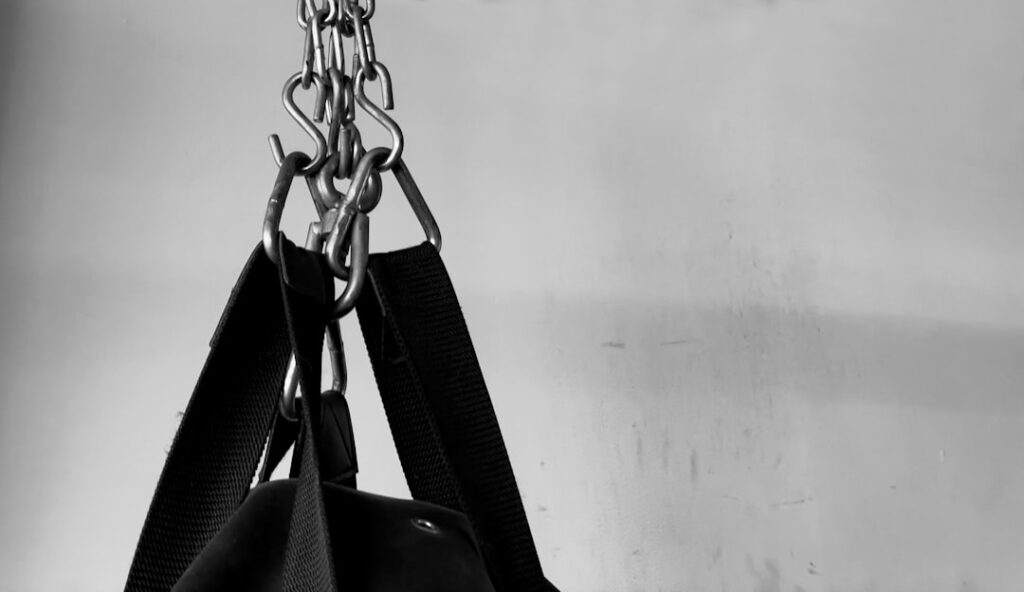 prompt chaining agents — photo by Antonio Fernández-Coca on Unsplash